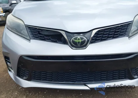 2018 Toyota Sienna Se 8 Passenger z USA, uszkodzony, nr VIN 5TDXZ3DC9JS925501